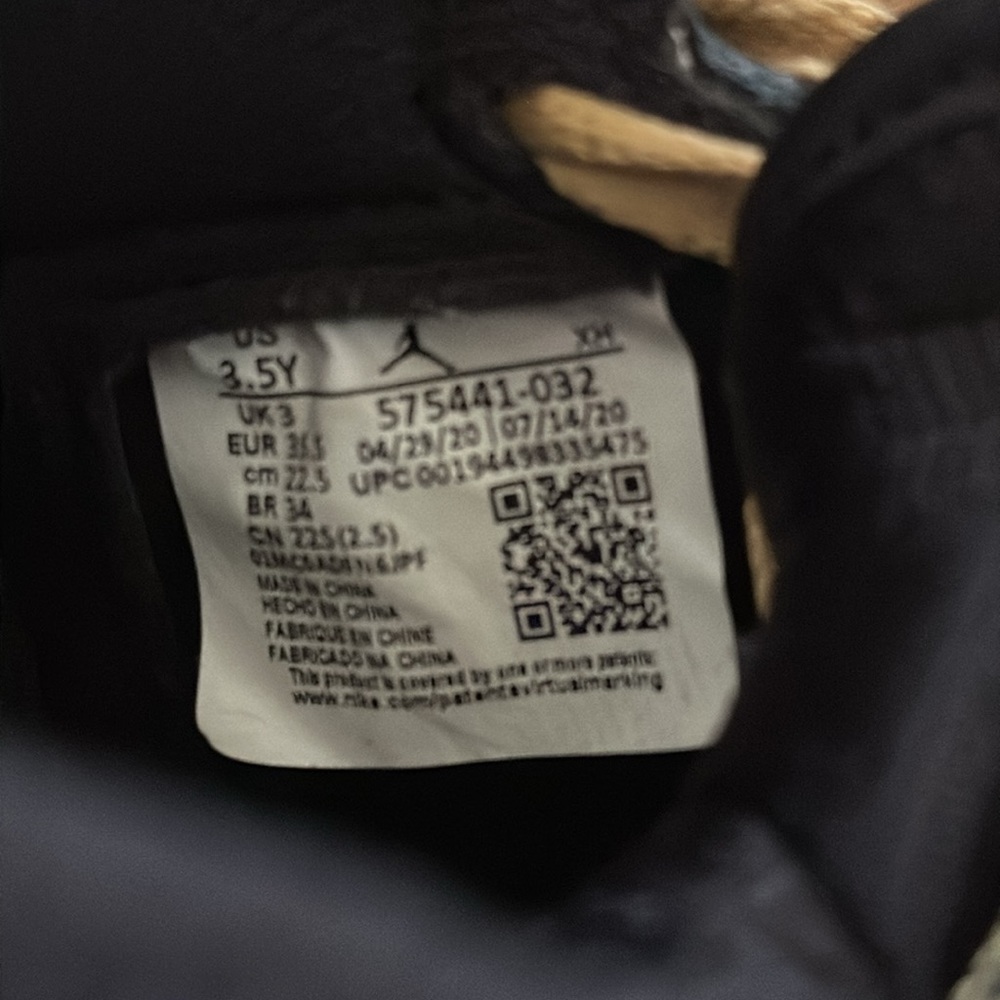 JORDAN Boys' Jordan 1 Retro High Black Metallic Gold (2020) (GS) Size: 3.5 - Picture 8 of 9